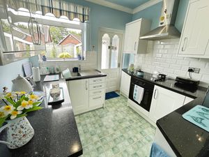 Kitchen- click for photo gallery
